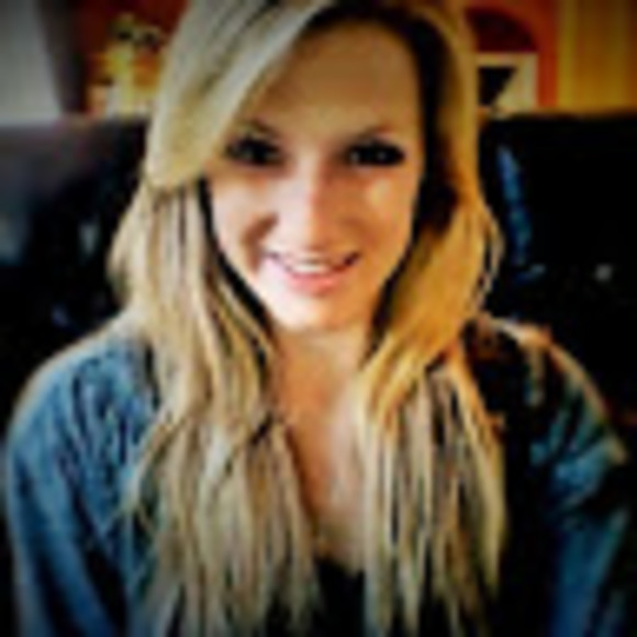 Meet your Posher, Keeley - Picture 1 of 1